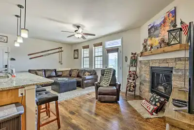Image de Balcony & Grill: Mtn-View Retreat in Granby!