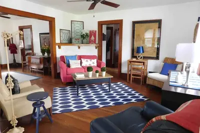 Image de Winedown Retreat in Vacationland Ohio minutes walk from downtown Pc