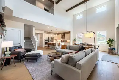 Image de Modern Mountain Golf/Ski/Lake Retreat w/ Hot Tub