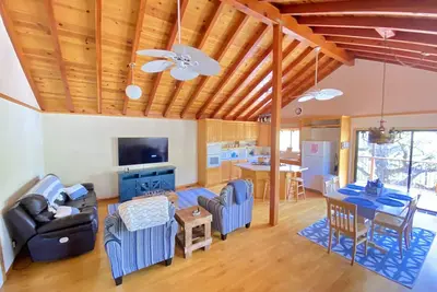 Image de Cabin in Willow Cove w\/ boat slip --- 3 min walk to water!