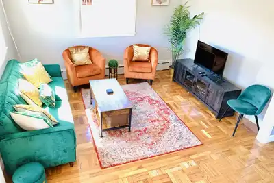 Image de Modern 3br with free parking near Revere Beach! !