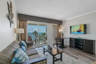 Image de Wake up to Ocean Views from your private balcony!
