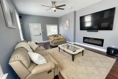 Image de Comfortable 3-Bedroom Home 3-min drive to Downtown