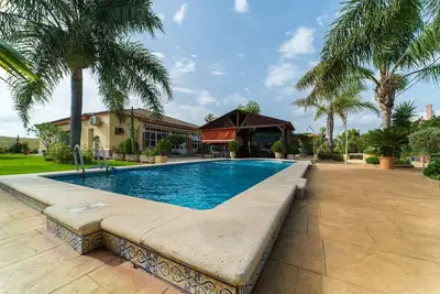 Image de Grande villa intime avec piscine privée à Chiclana de la Frontera, Andalousie, Espagne pour 10 personnes