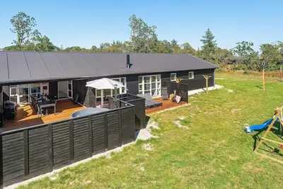 Image de Maison de vacances pour 12 a Ålbæk-By Traum