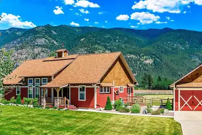 Image de Charming Montana Country Home, Sleeps 7, Hot Tub & Fire Pit w/ Mountain Views!