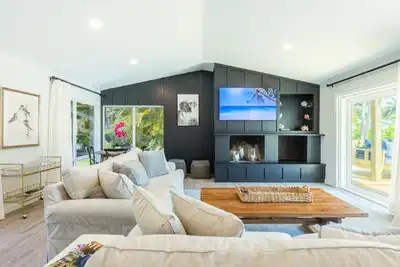 Image de Palmetto River House avec piscine privée, cabane Tiki et quai