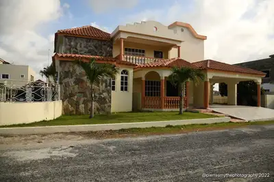 Image de Spacious villa w/ pool and jacuzzi. 5 minutes from beautiful beaches