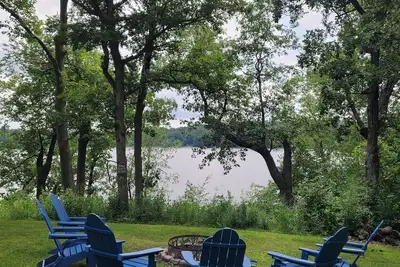 Image de Lakeside home with plenty of amenities for all, on river fed Lake!