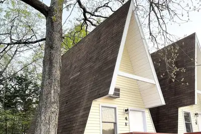 Image de A-Frame Cabin on Table Rock Lake- by Sdc!