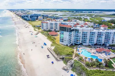 Image de Amazing Oceanfront 3br w/Beach & Pool Access!