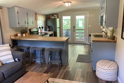Image de Cozy Creekside Guesthouse - 25min to Asheville
