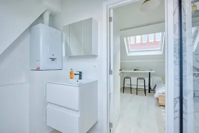 Image de Contemporary Studio with Easy City Access