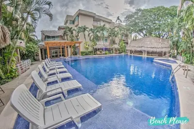 Image de Perla 61: Groundfloor 2br w Pool - 6 blocks to Beach