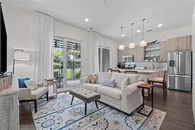 Image de \"Luxury Pointe on 30a\" #314 2 Bedroom Sleeps 8