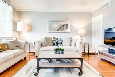 Brookwood*Walk to Franklin*OutdoorTheater*Sleeps 8
