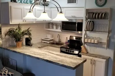 Image de Relaxing Condo by the Beach 4 minutes from beach!