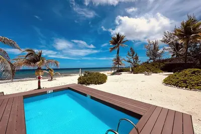 Image de Featherstone - Upstairs Beach Front Apartment
