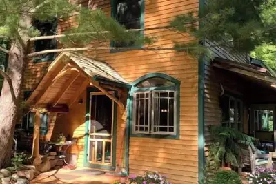 Image de Newmoon Lodge 5 Star Reviews! Retreat near Arcadia, Crystal Mtn. Fall bookings!