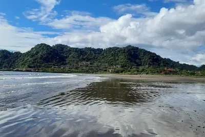 Image de Great Beach House in the heart of Herradura, Puntarenas!