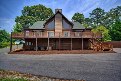Image de Pines Lodge - with a private pond & lake Views