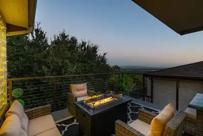 Image de Sierra Tree Haus - Stunning Views! , Walk to Trails & Cafe, Ev Charge, Slf Checkn