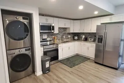 Image de Guest suite in Herriman. *King Bed* Fireplace*