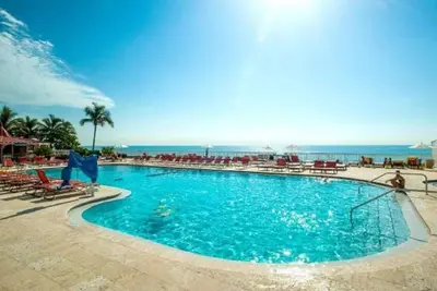 Image de Studio condo-hôtel face à la mer, directement sur la plage - Rénové en Août 2022