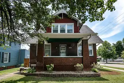 Image de Stunning 4 Bed 2 Bath Spacious Historic Home with Newly Remodeled Basement
