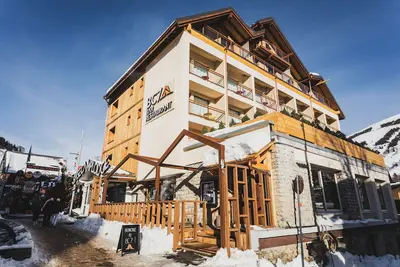 Image de Chambre Tribu avec Wi-Fi | Près des Pistes | By LeaveTown