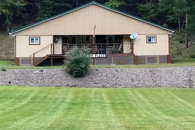 Image de Private family lodge on 42 serene acres- 15 minutes to Penn State- Centre County