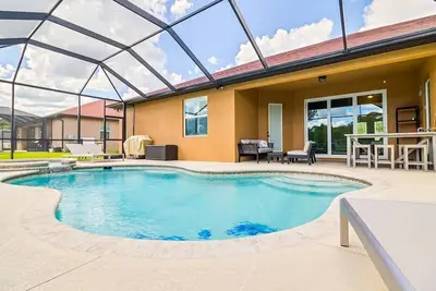 Image de This house is a 3 bedroom(s), 2 bathrooms, located in Port Charlotte, Fl.