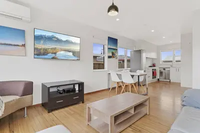 Image de 3 Bed At The Mount Close To Bayfair Shopping Mall
