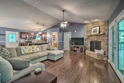 Image de Peaceful Sevierville Home w/ Private Hot Tub!