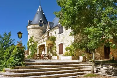 Image de Château près de Cahors avec piscine privée et salle de sport