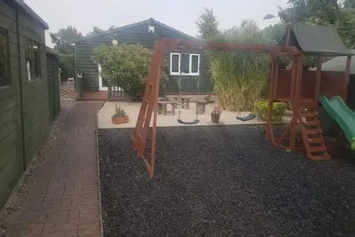 Image de Beautiful and secluded, detached garden apartment