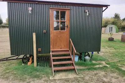 Image de Glamping in Wiltshire in our luxury Shepherds Hut