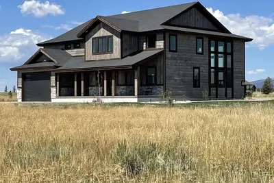 Image de New~Custom 3 Master Suites~Waterfront Community~Near Yellowstone~Ac~Hot tub~Wifi