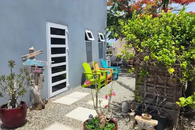 Image de Cozy modern apartment w\/Bbq grill - 4min from the beach!