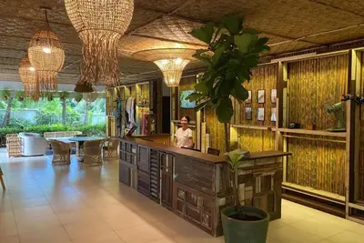 Image de 4 Bed Room Unit with 2 large Balcony - direct Ocean Front Condo