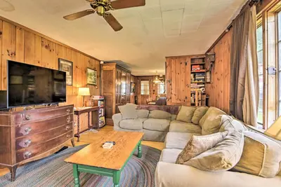 Image de Rustic Roxbury Ski Farmhouse with Trails!