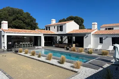 Image de Villa La Bosse 1op ☀️ Piscine Chauffée, Terrain boules, Pergola BioClimatique Xxl