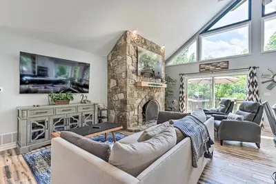 Image de Lakefront Family Retreat in Osage Beach!