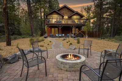 Image de Deschutes River Home | Game Room + Kayaks