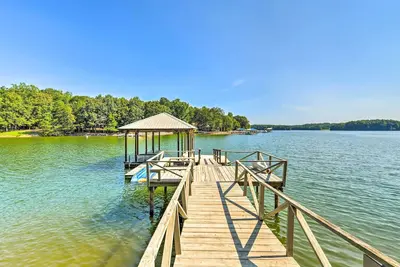 Image de Quaint Lake Norman Home w/ Boat Dock + Grill!