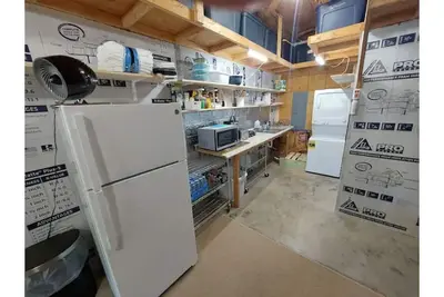 Image de Private Rv covered site with attached living area.