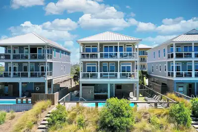 Image de Sweet Necessity-Gulf-Front, Private Pool, Great for Multiple Families