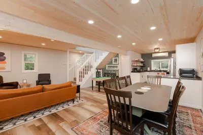 Image de Gorgeous 2br cabin on secluded lot minutes from Hood Canal activities