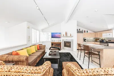 Image de Stunning & Central! Available for 30+ night stays