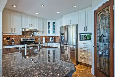 Image de Waterfront on Osoyoos 5 Bedroom Vacation Home